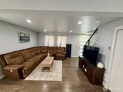 $640,000 | 217 Tacoma Boulevard South, Pacific, WA 98047