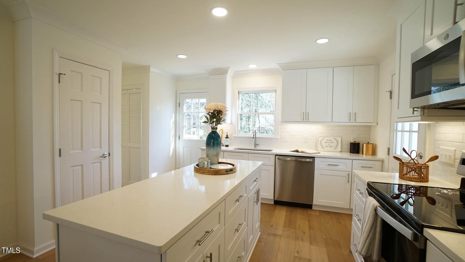 7420 Deer Track Drive Raleigh, NC 27613 - Photo 23 of 59 Kitchen