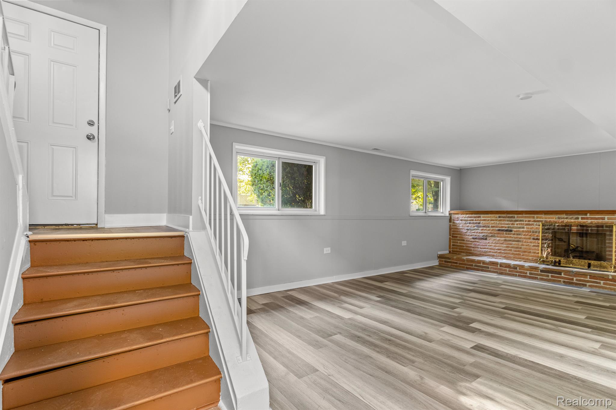 211 Bert Lane Inkster, MI 48141 - Photo 3 of 27 Gallery Image 3