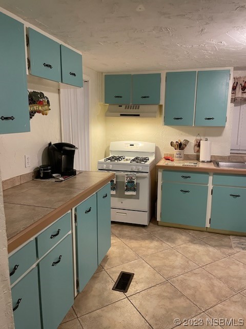 130 H H Burch Road Oak Hill, FL 32759 - Photo 21 of 24 a kitchen with a sink and cabinets