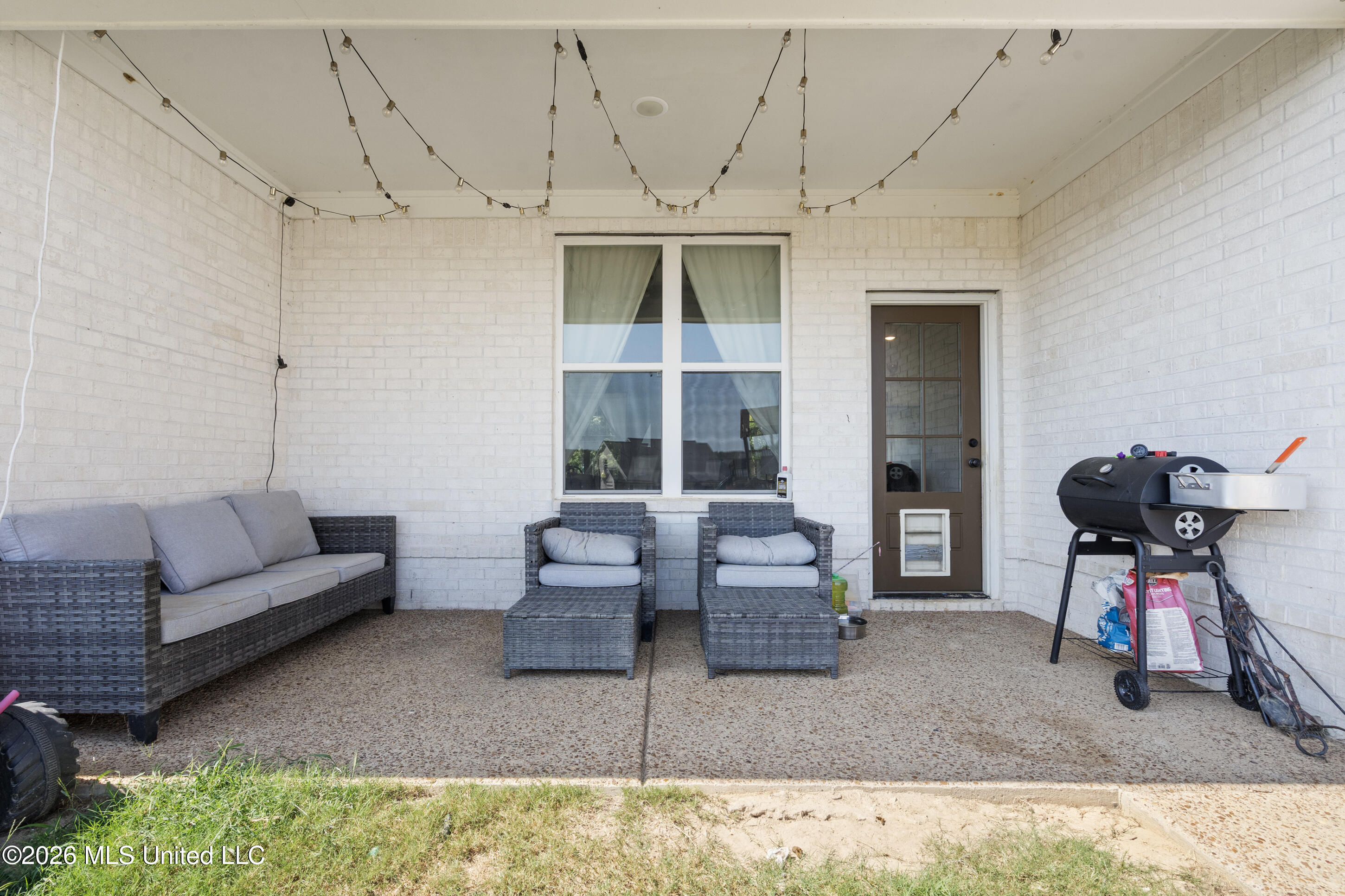 2112 Laughter Road Nesbit, MS 38651 - Photo 5 of 31 Back covered patio