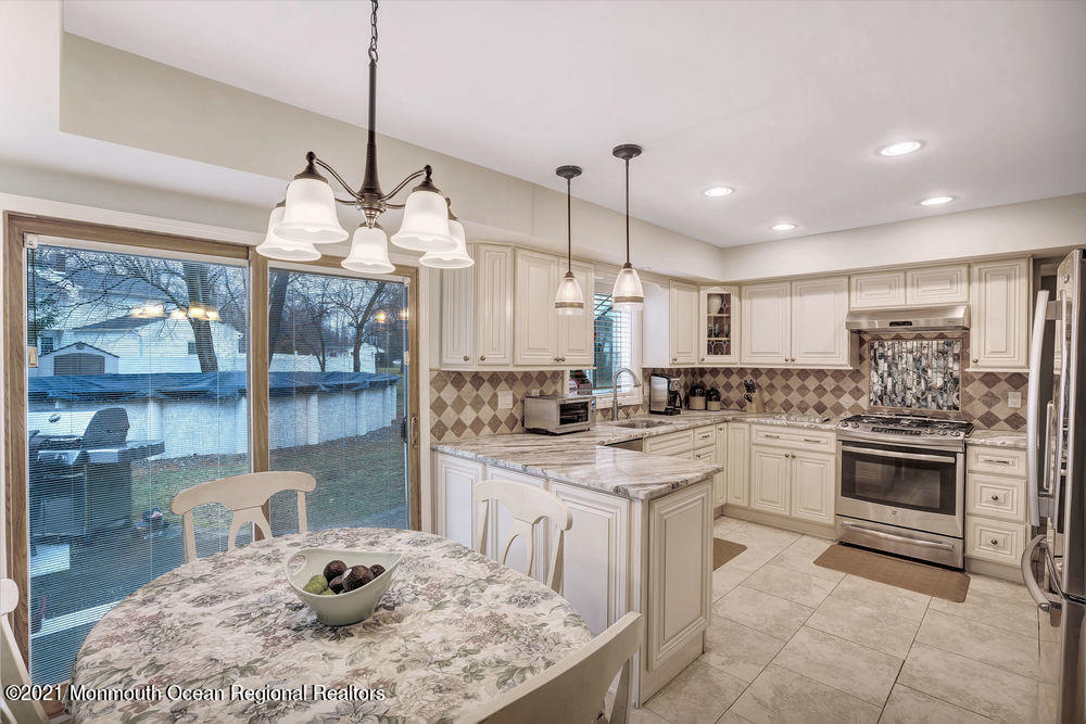 28 Pease Road Manalapan, NJ 07726 - Photo 11 of 34 018_dsc05262