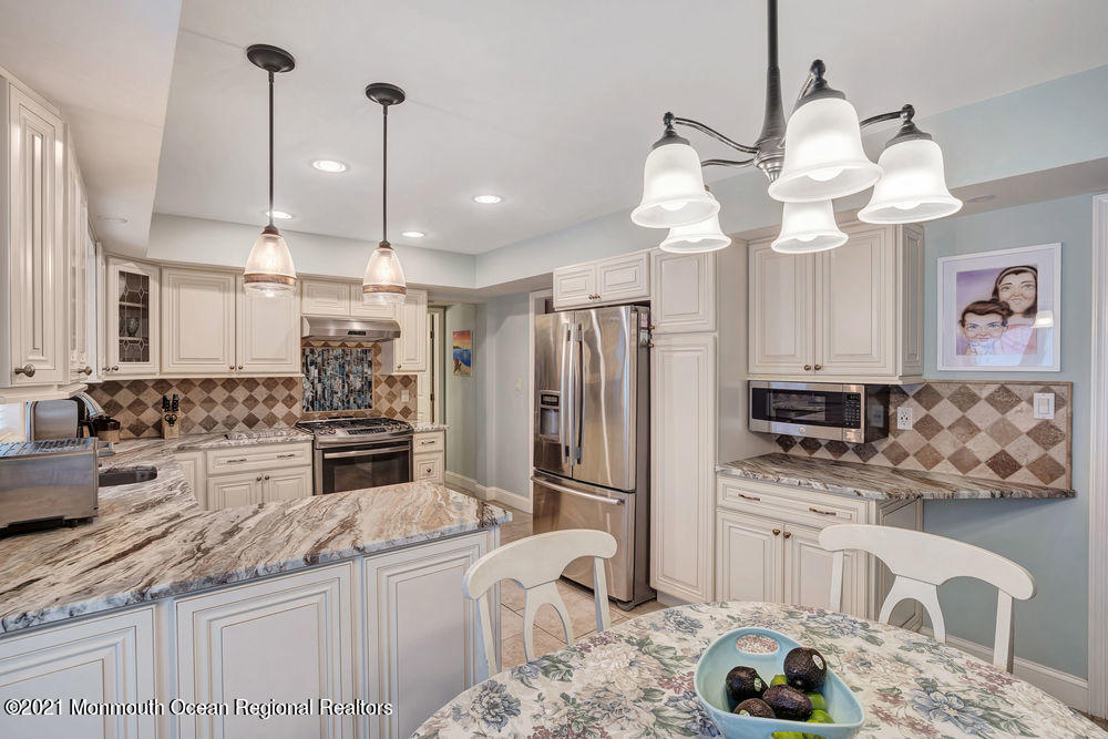 28 Pease Road Manalapan, NJ 07726 - Photo 12 of 34 019_dsc05267