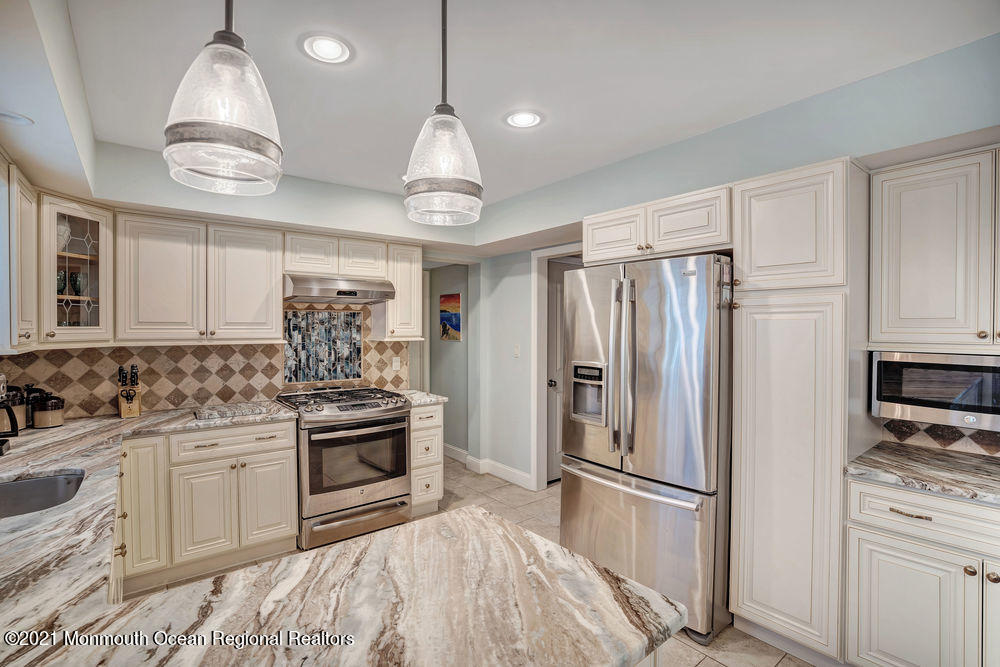 28 Pease Road Manalapan, NJ 07726 - Photo 14 of 34 021_dsc05282