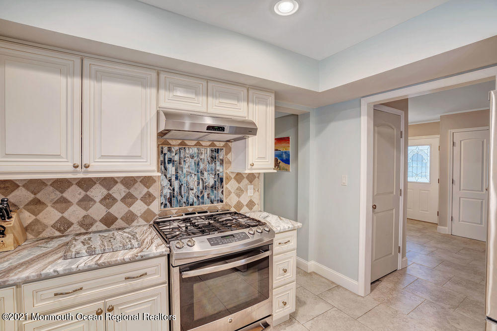 28 Pease Road Manalapan, NJ 07726 - Photo 15 of 34 022_dsc05287