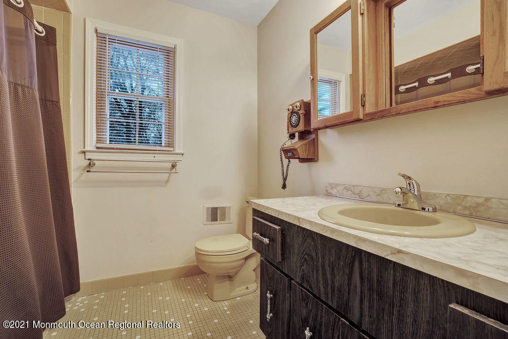 28 Pease Road Manalapan, NJ 07726 - Photo 25 of 34 042_dsc05207