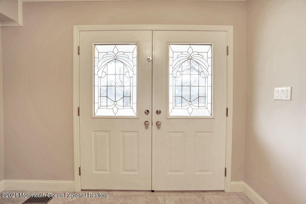 28 Pease Road Manalapan, NJ 07726 - Photo 6 of 34 012_dsc05122