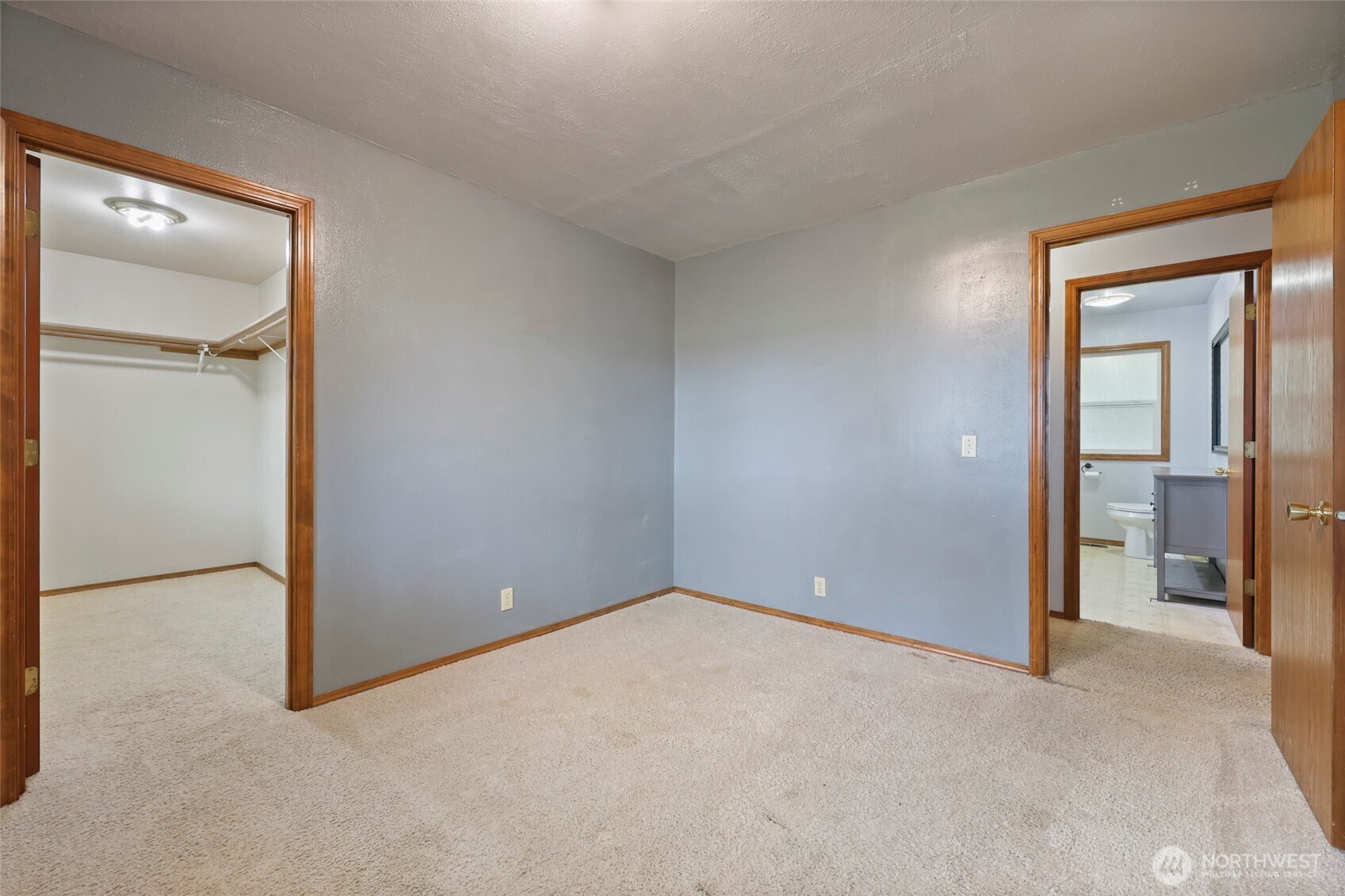 17215 Gibson Road Southwest Tenino, WA 98589 - Photo 17 of 40 an empty room with closet and mirror