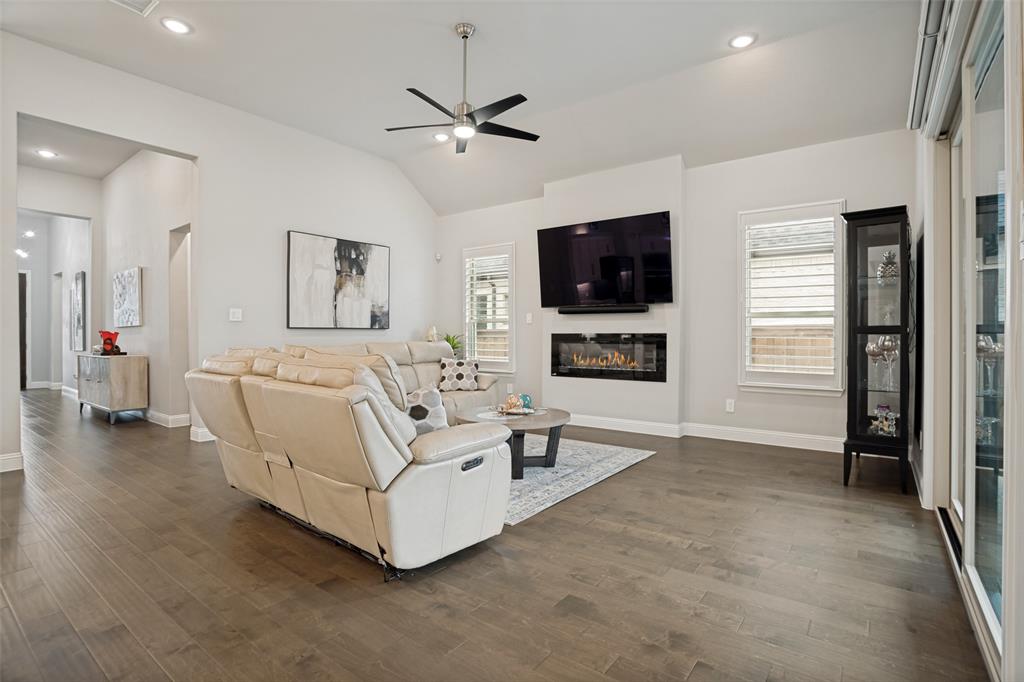 1036 Boardwalk Road Allen, TX 75013 - Photo 6 of 36