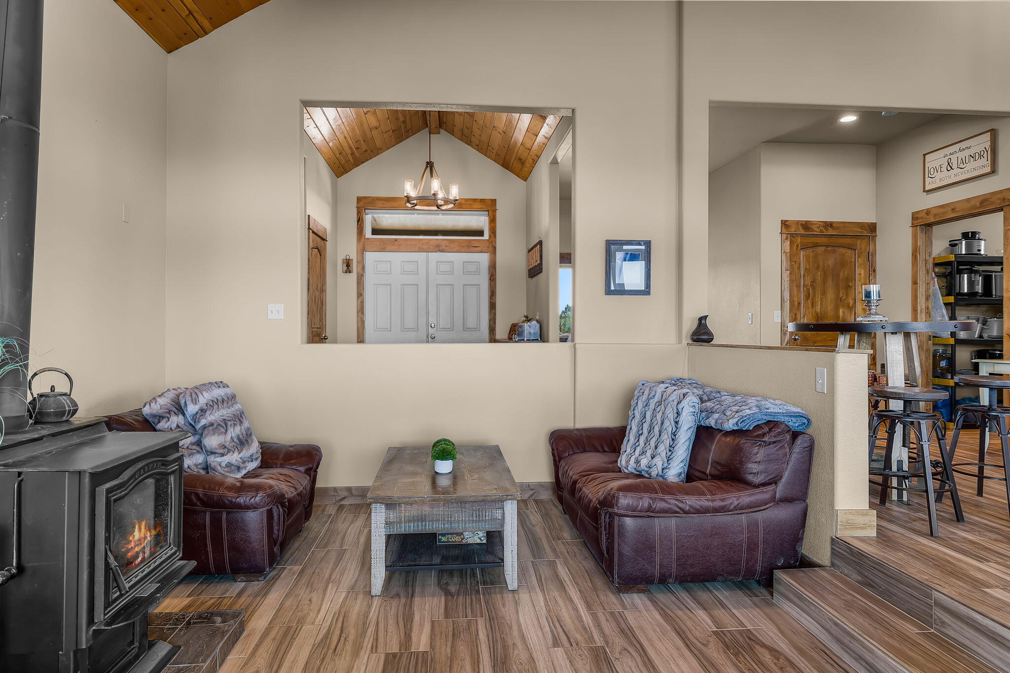 6040 Gravett Road Prineville, OR 97754 - Photo 9 of 77 a living room with furniture and a wooden floor