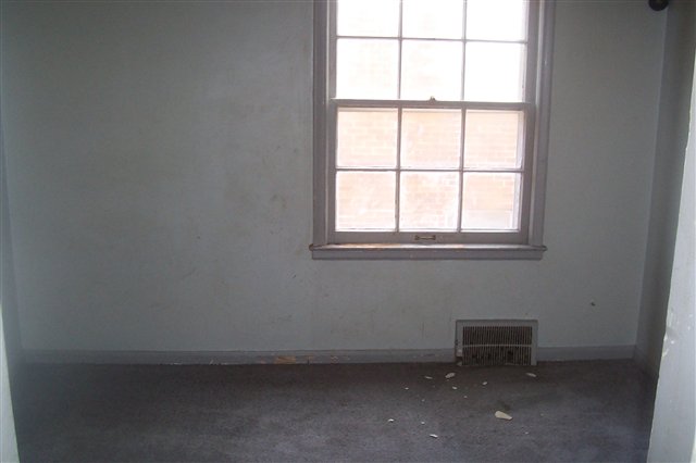 22770 David Eastpointe, MI 48021 - Photo 5 of 7 31058031-4.JPG