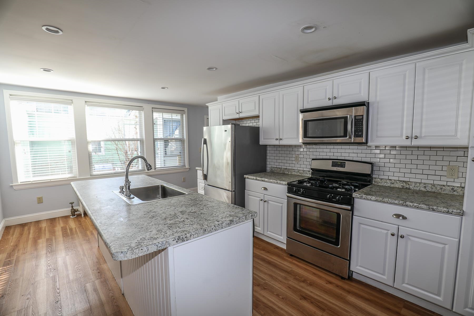 27 Blodget Street Manchester, NH 03104 - Photo 5 of 60
