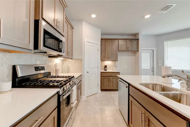 $4,500 | 520 Clearlake Drive, Hutto, TX 78634