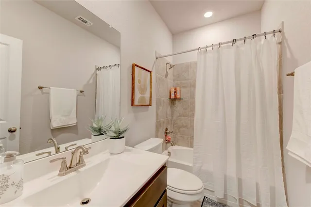 $4,500 | 520 Clearlake Drive, Hutto, TX 78634