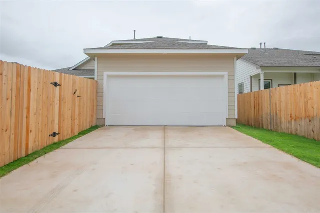 $4,500 | 520 Clearlake Drive, Hutto, TX 78634