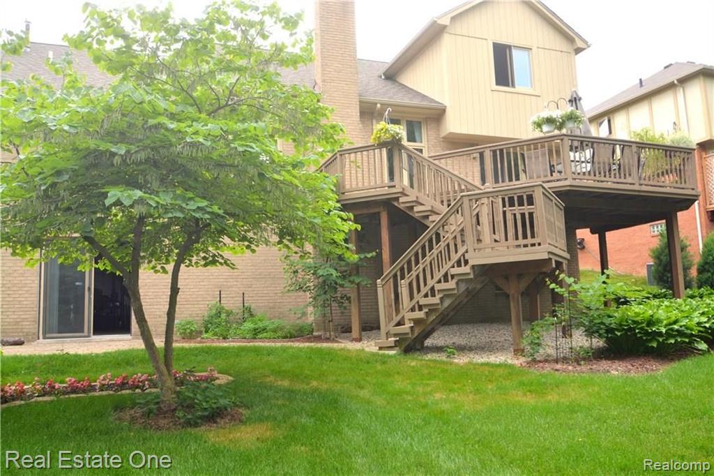 237 Windrift Rochester Hills, MI 48307 - Photo 2 of 21