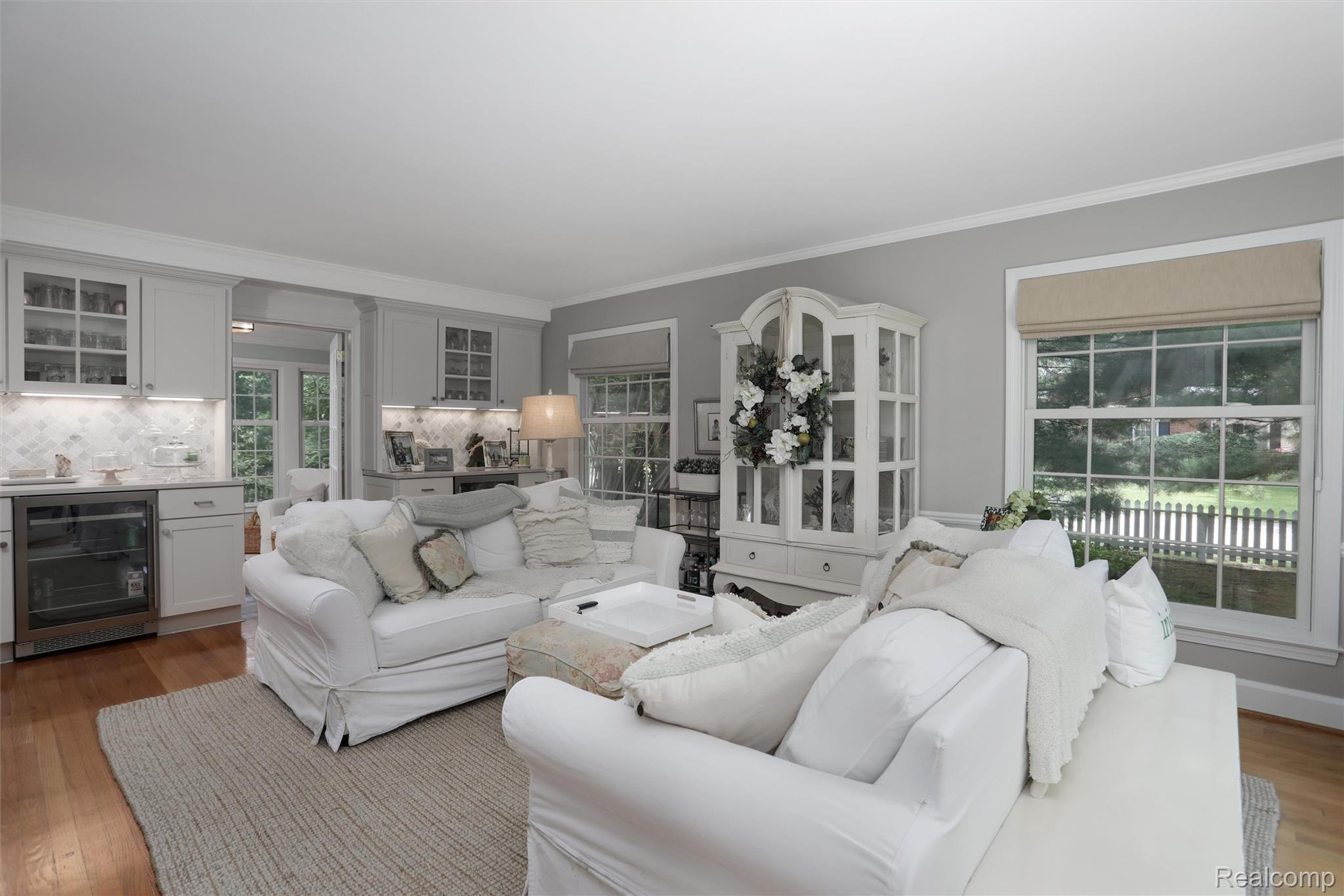 4200 Surrey Cross Road Bloomfield Hills, MI 48301 - Photo 3 of 42 Living room