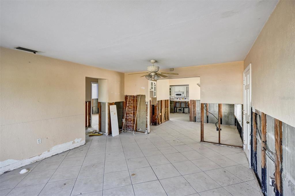 135 143rd Avenue Madeira Beach, FL 33708 - Photo 11 of 20 an empty room with windows