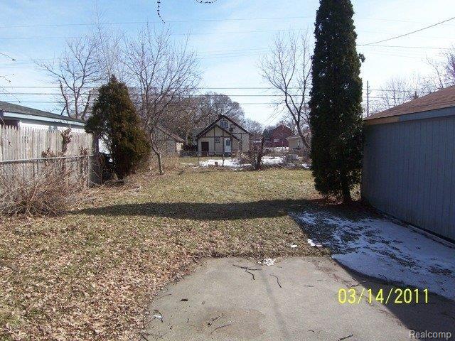 2689 Hessel Avenue Rochester, MI 48307 - Photo 4 of 20 100_3080