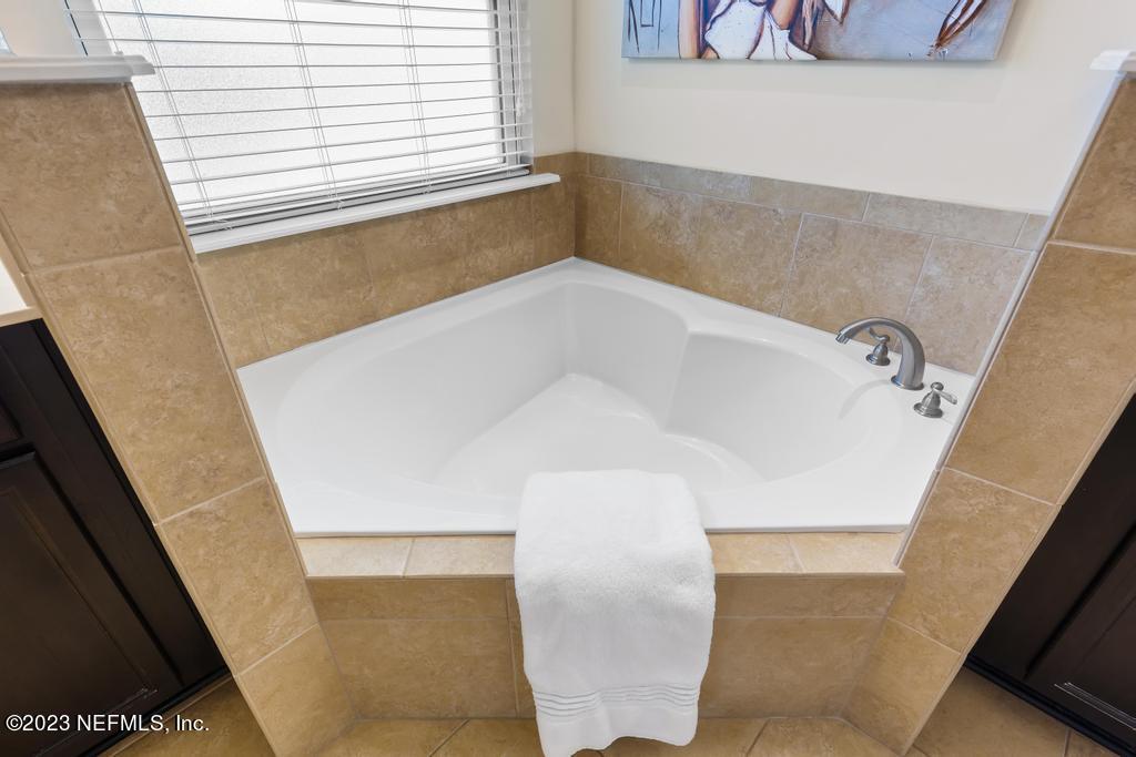 1823 Sugar Maple Road Fleming Island, FL 32003 - Photo 31 of 57 Garden tub