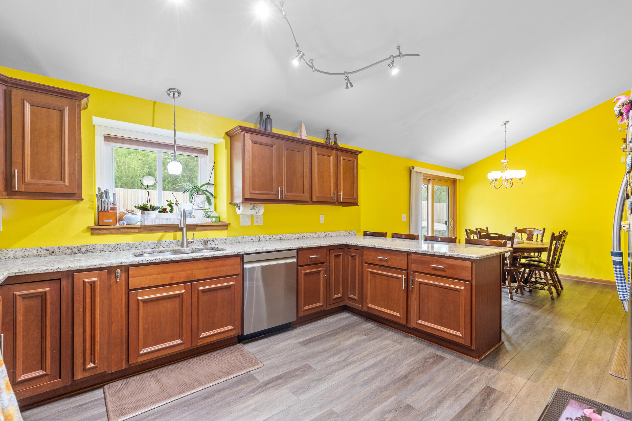 9201 West County Line Road Milwaukee, WI 53224 - Photo 11 of 24 Kitchen 4