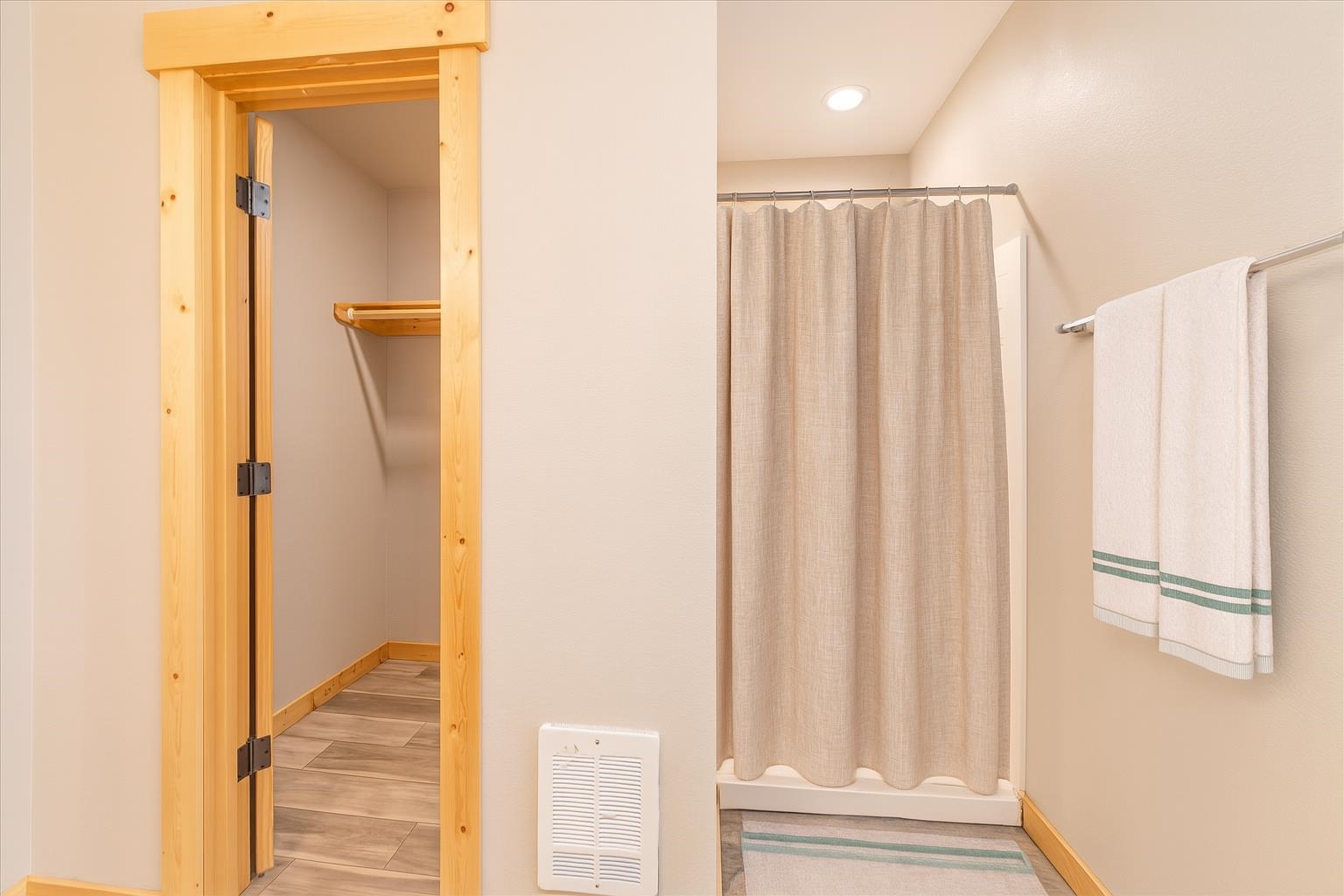 10191 Martis Valley Road, Unit A Truckee, CA 96161 - Photo 14 of 19 Gallery Image 14
