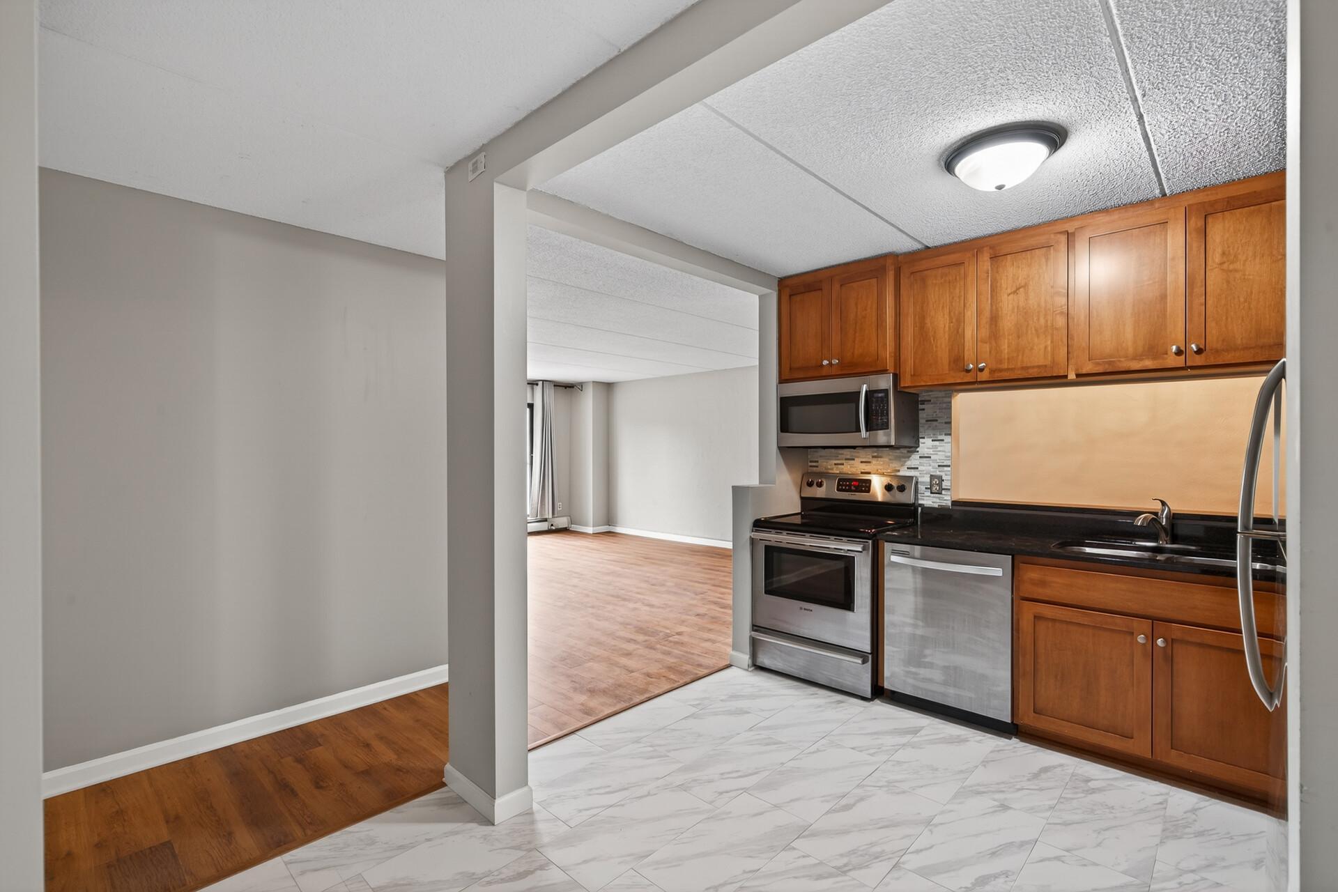 10501 Cedar Lake Road, Unit 318 Minnetonka, MN 55305 - Photo 13 of 48