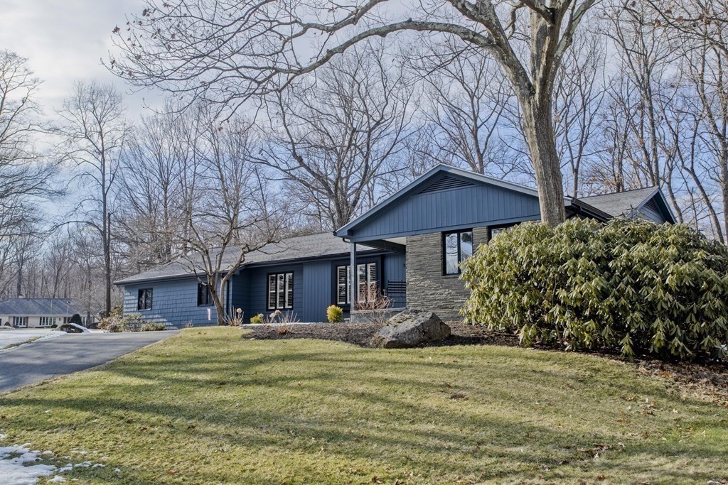 7 Longfellow Road Holyoke, MA 01040 - Photo 3 of 41