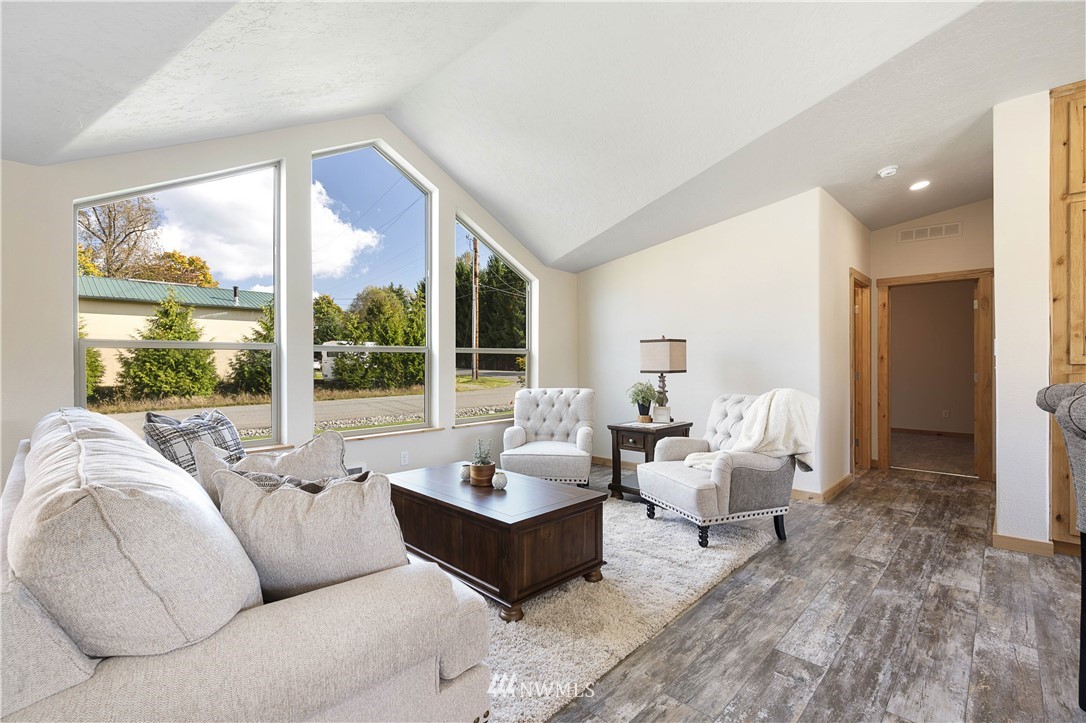 1846 Azure Way Bellingham, WA 98229 - Photo 4 of 25 Gallery Image 4