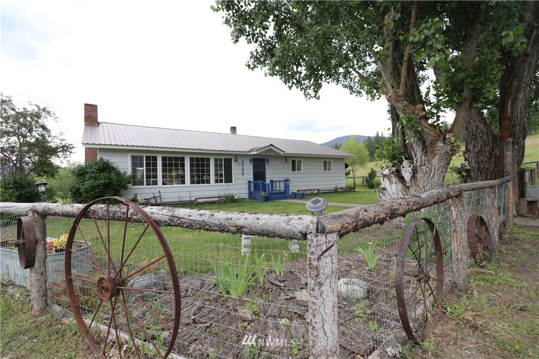 85 Warwick Road Tonasket, WA 98855 - Photo 1 of 40 Gallery Image 1