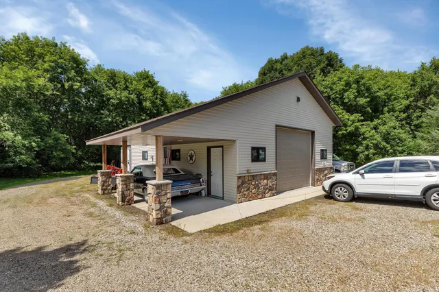 $1,100,000 | 22235 Ridgeview Drive, St. Augusta, MN 56301