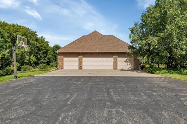 $1,100,000 | 22235 Ridgeview Drive, St. Augusta, MN 56301