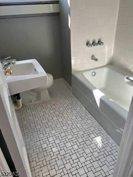 75 Pine Street, Unit 3R Montclair, NJ 07042 - Photo 3 of 9