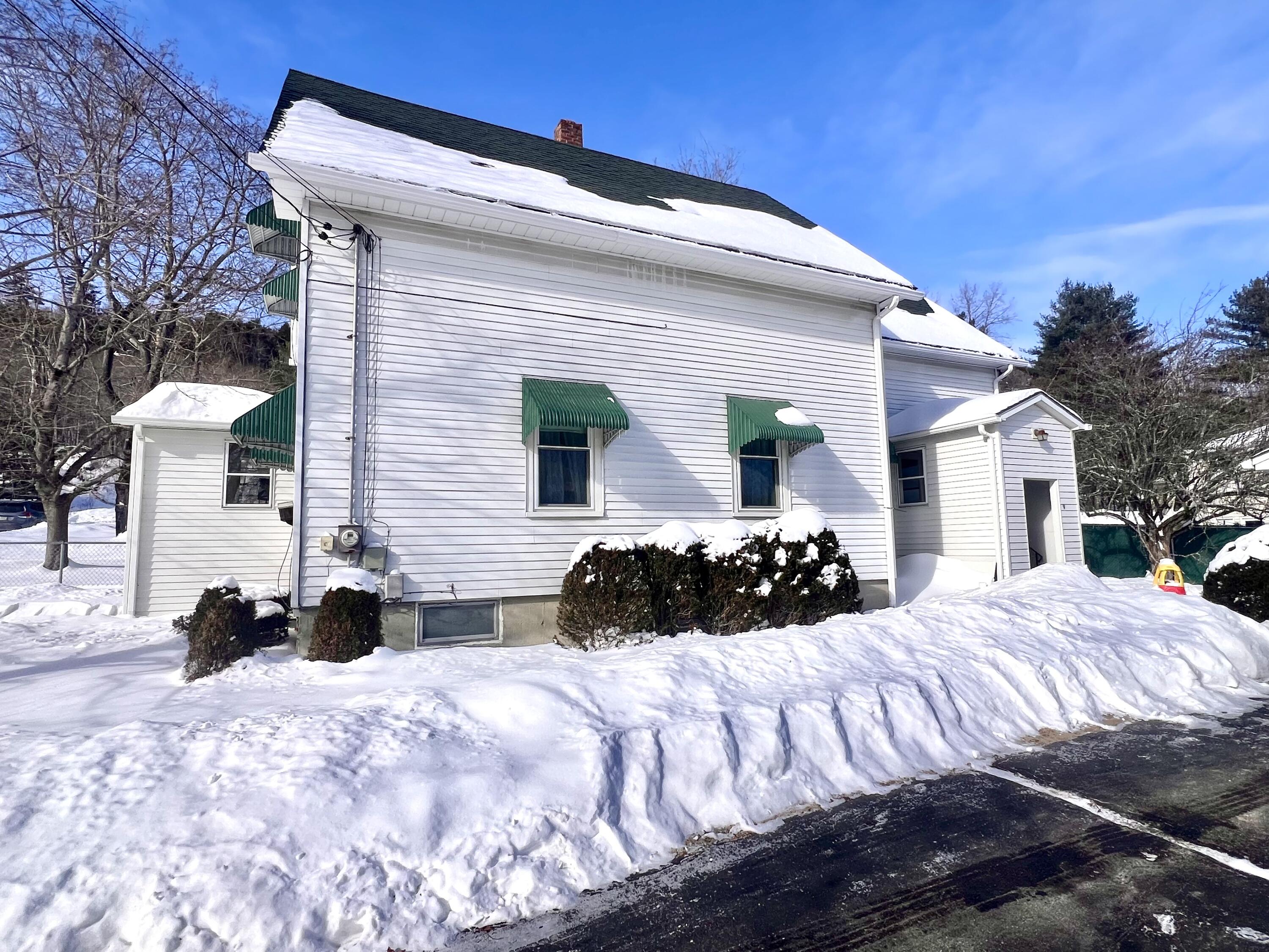 9 Hancock Street Augusta, ME 04330 - Photo 3 of 28 IMG_4604