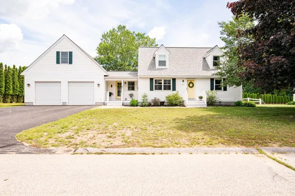 $600,000 | 477 Stockdale Circle, Rollinsford, NH 03869