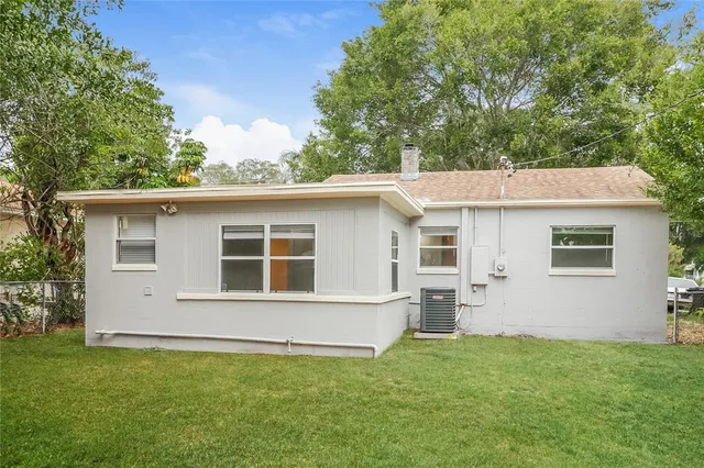 a view of a house with a backyard