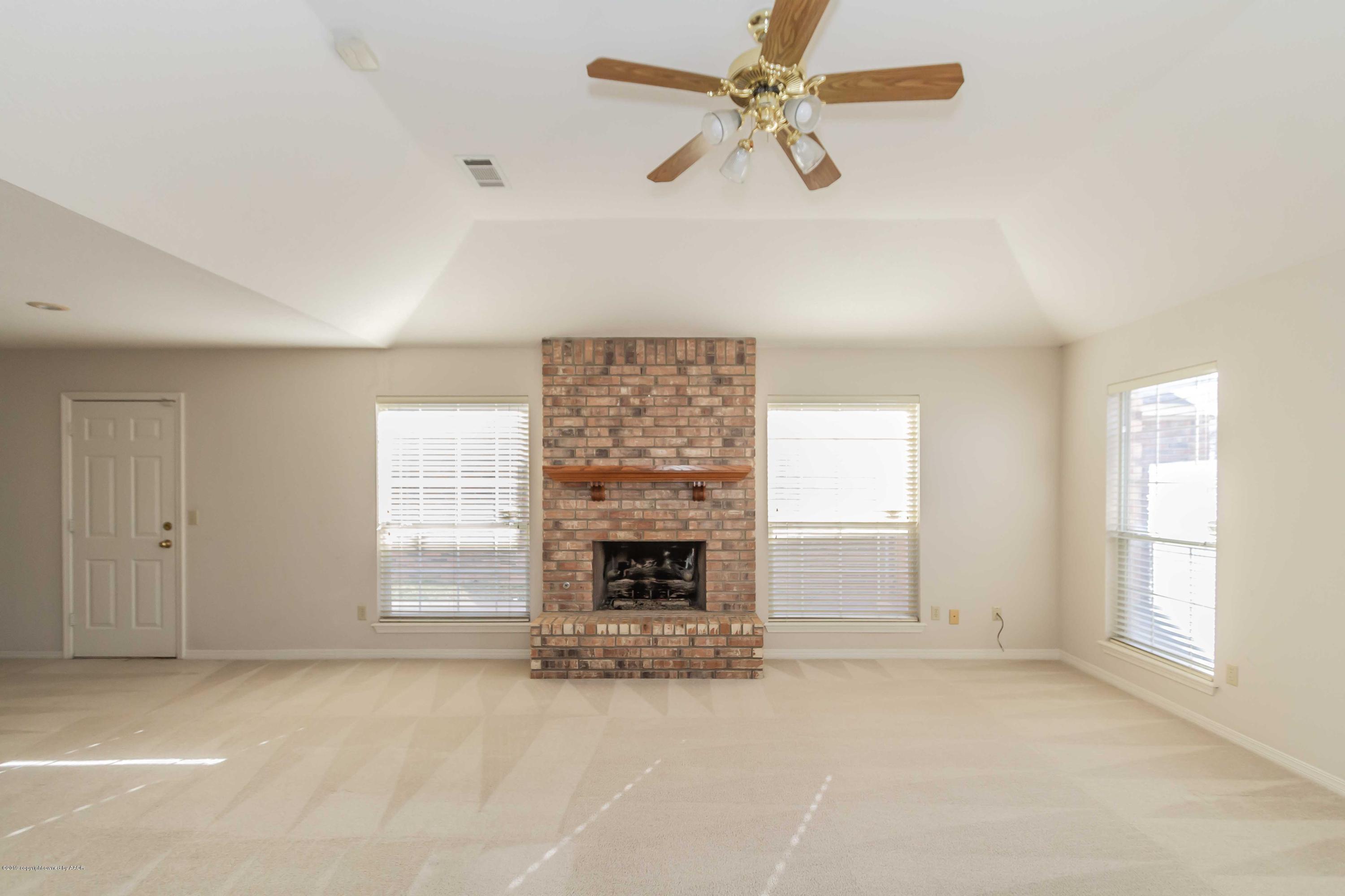 7004 Learning Tree Avenue Amarillo, TX 79119 - Photo 6 of 30 LIVING ROOM VIEW 3