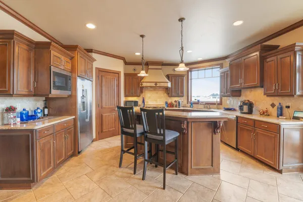 $749,000 | 581 Royal Saint Pats Drive, Wrightstown, WI 54180