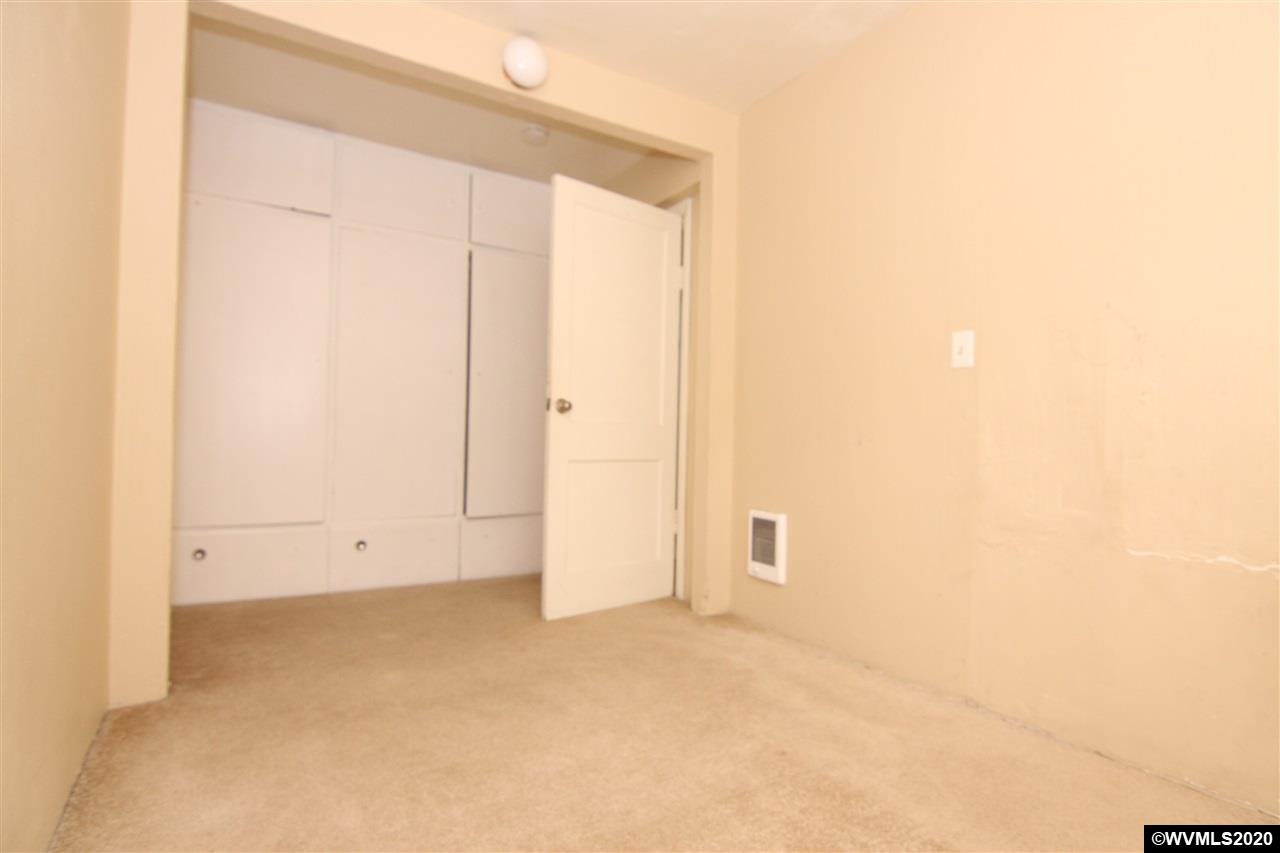 12938 Southeast Foster Road Portland, OR 97236 - Photo 5 of 9