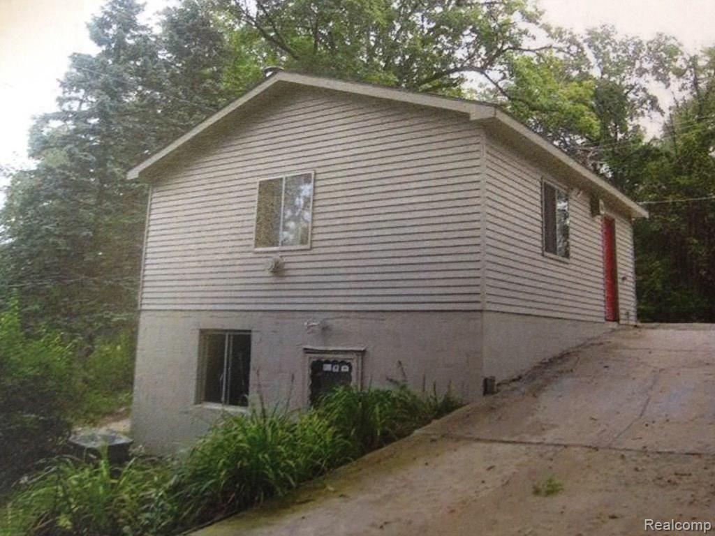 1945 Maxfield Lake Road Hartland, MI 48353 - Photo 3 of 16 photo (3).jpg