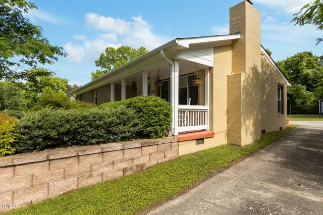 a front view of house with yard