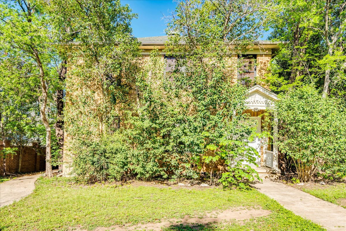 1916 Robbins Place Austin, TX 78705 - Photo 18 of 21 a view of a yard with an outdoor space