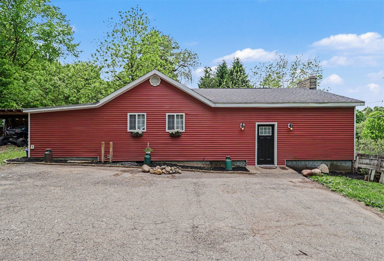 10204 Bellevue Road Battle Creek, MI 49014 - Photo 2 of 23