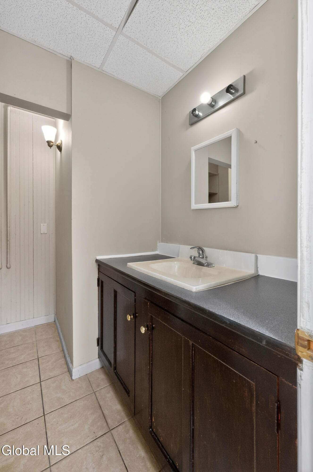 7 Union Street Schenectady, NY 12305 - Photo 17 of 45 Full Bath in Apartment 1