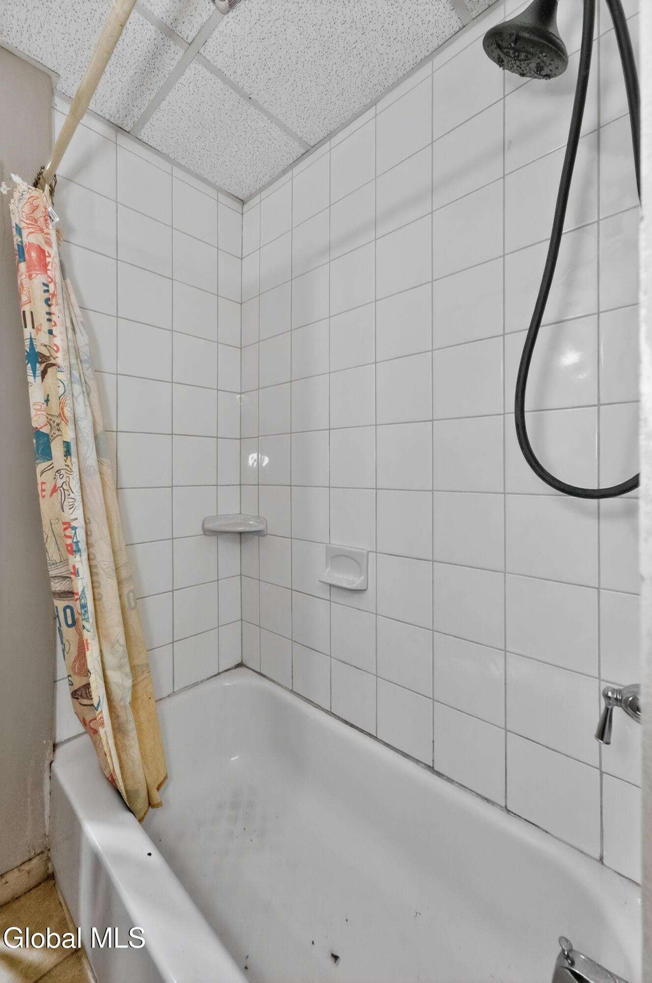 7 Union Street Schenectady, NY 12305 - Photo 18 of 45 Full Bath inb Apartment 1