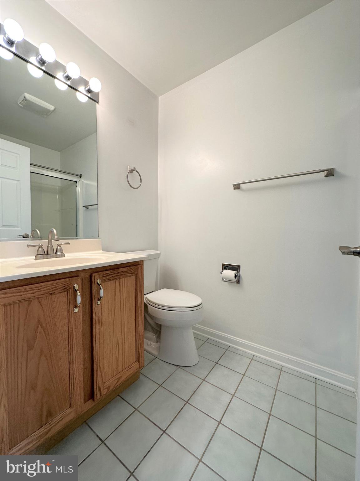 312 Teal Court, Unit F Chester, MD 21619 - Photo 14 of 25 Hall bath