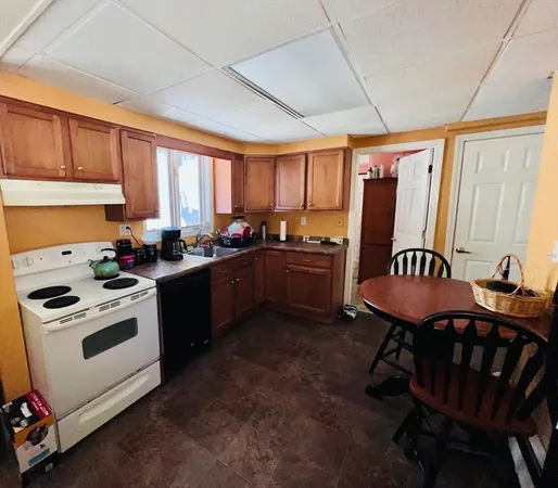 $299,900 | 118 Beaconsfield Road, Worcester, MA 01602