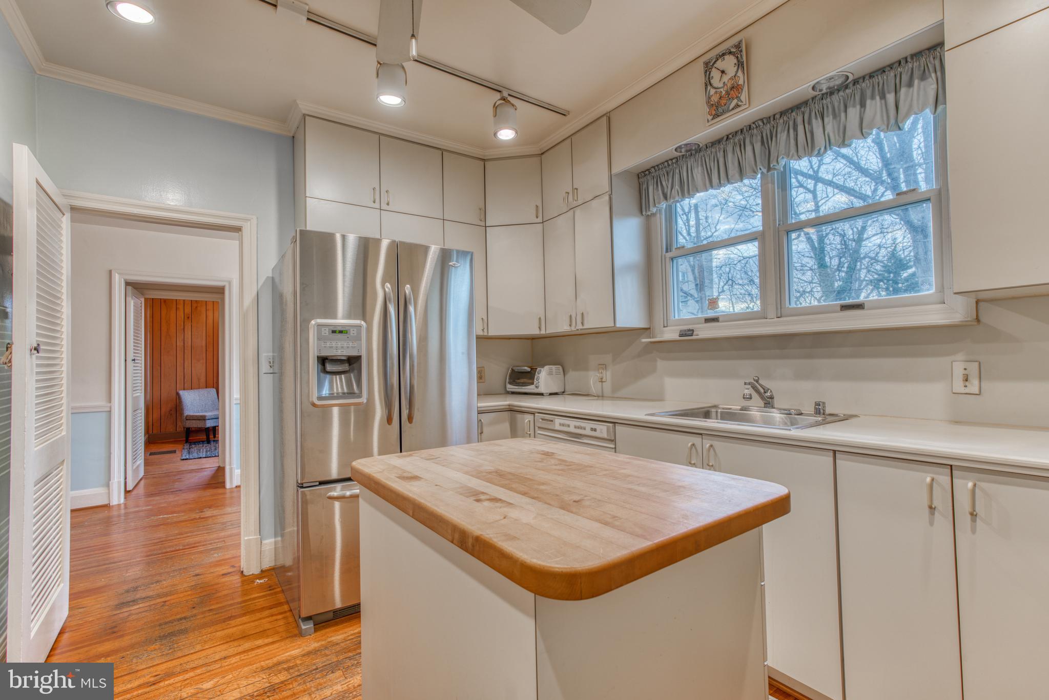 3504 Labyrinth Road Baltimore, MD 21215 - Photo 7 of 23