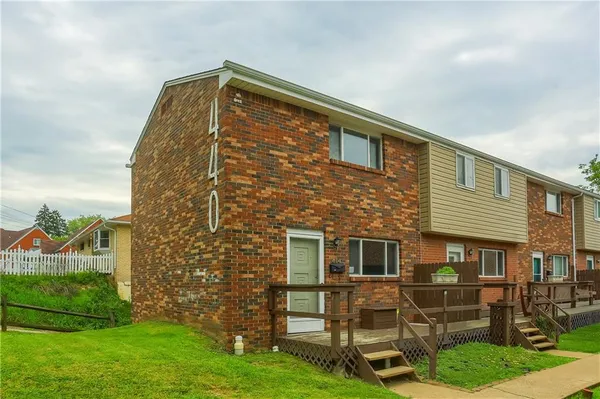$1,095 | 440 Brierly Lane, Unit 440, West Mifflin, PA 15122