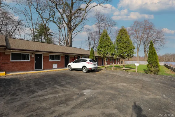$1,300 | 669 Broadway, Unit 6, Ulster Park, NY 12487